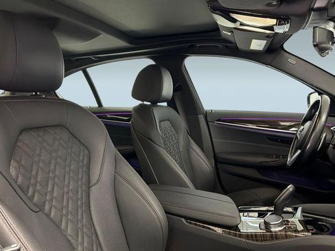 Used 2023 BMW 530i w/ M Sport Package image 31