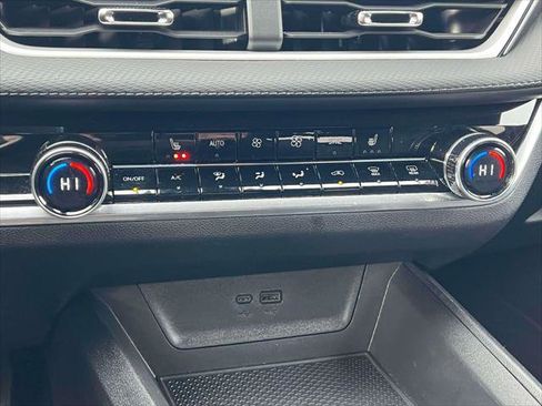 Used 2025 Chevrolet Equinox LT w/ Convenience Package II image 27