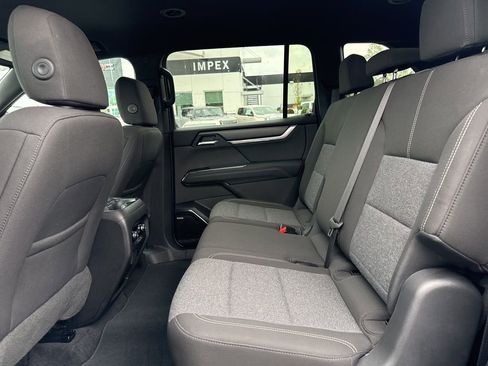 Used 2025 GMC Acadia Elevation image 11