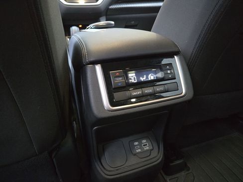 Certified 2025 Subaru Ascent Premium image 31