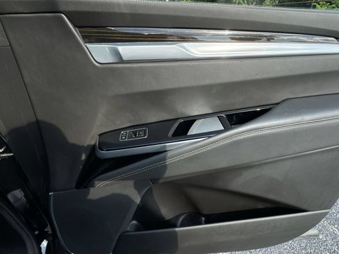 Used 2025 Cadillac Escalade ESV Luxury RWD image 33