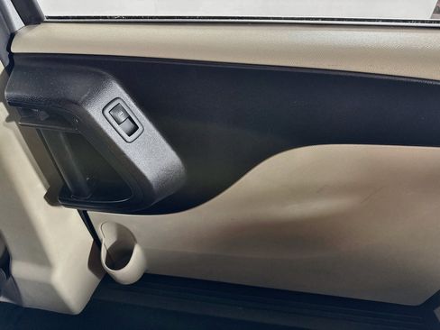 Used 2018 Dodge Grand Caravan SE FWD image 45