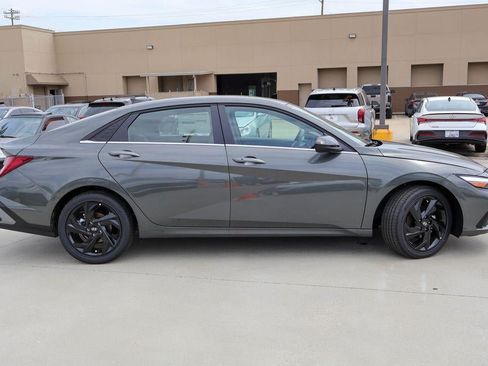 New 2026 Hyundai Elantra SEL Sport FWD image 25