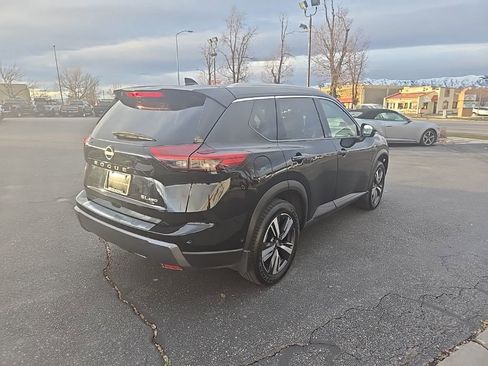 Used 2025 Nissan Rogue SL image 6