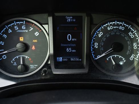 Used 2017 Toyota Tacoma TRD Sport w/ Tow Package (A/T) image 25