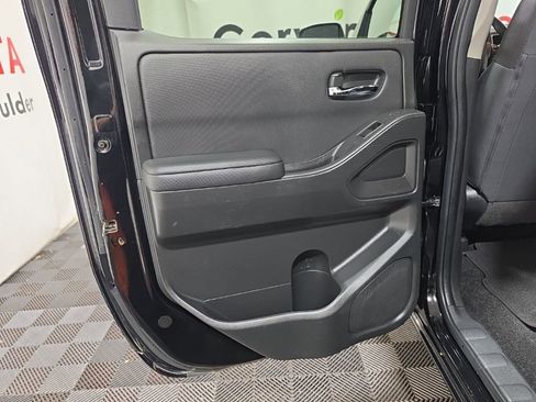 Used 2024 Nissan Frontier SV image 17