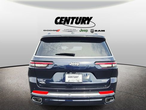 Used 2024 Jeep Grand Cherokee L Overland w/ Trailer Tow Package AWD/4WD image 5