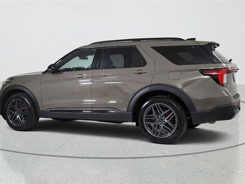 Used 2026 Ford Explorer ST-Line w/ ST-Line Street Pack AWD/4WD image 4