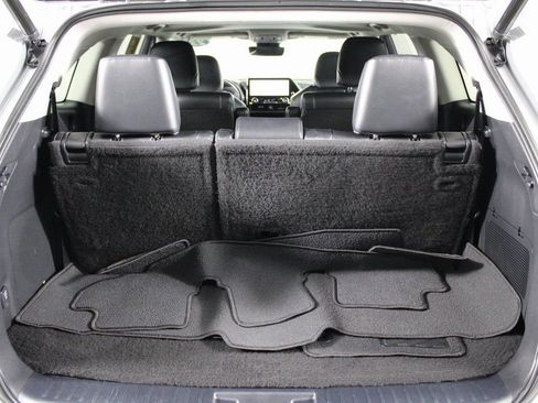 Used 2023 Toyota Highlander Limited image 13