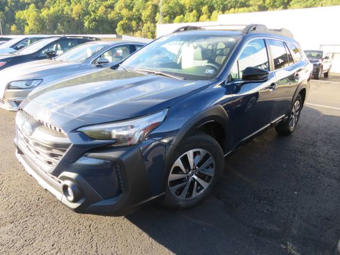 Used 2023 Subaru Outback Premium image 3