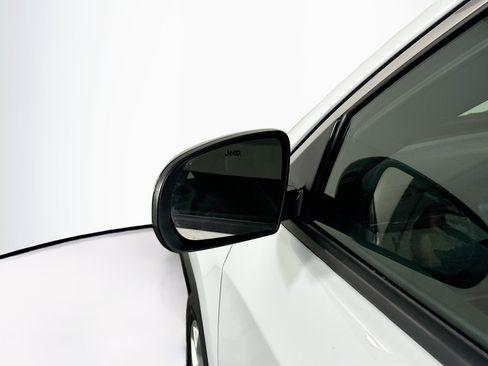 Used 2025 Jeep Compass Latitude image 16