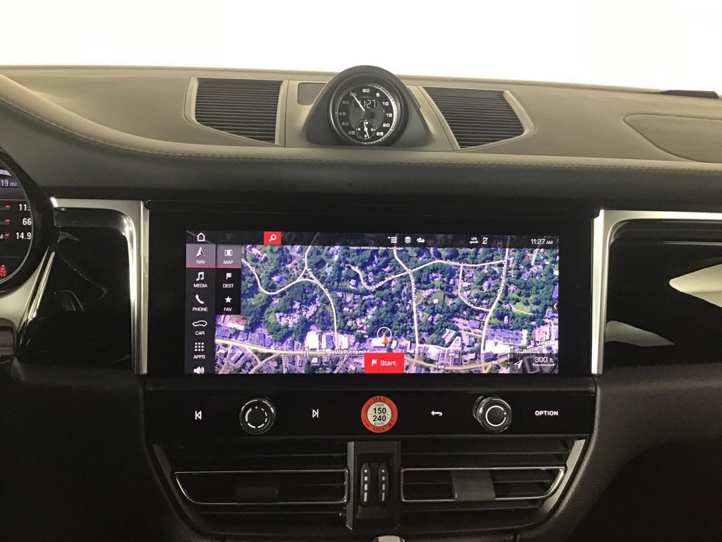 Certified 2026 Porsche Macan AWD/4WD image 33