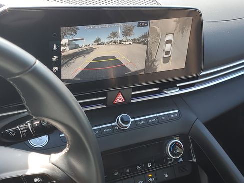 Used 2024 Hyundai Elantra Limited image 29