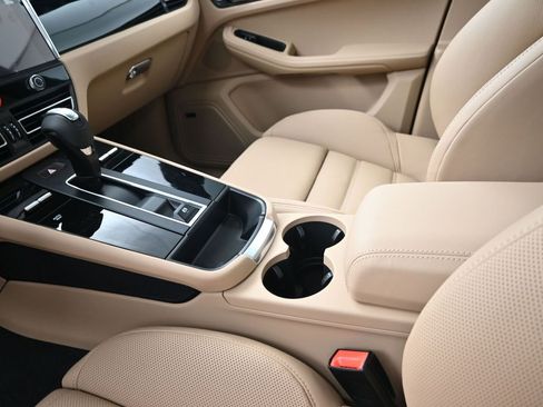 New 2026 Porsche Macan image 22
