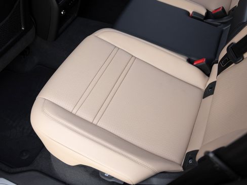 Certified 2025 Porsche Cayenne Coupe image 28