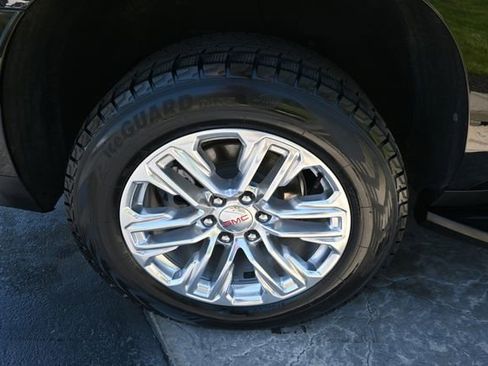 Used 2024 GMC Yukon XL SLT w/ SLT Premium Package AWD/4WD image 12