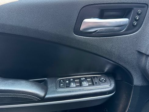 Used 2022 Dodge Charger SXT w/ Leather Interior Group RWD image 11