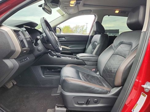 Used 2022 Nissan Pathfinder Platinum w/ Cargo Package image 13