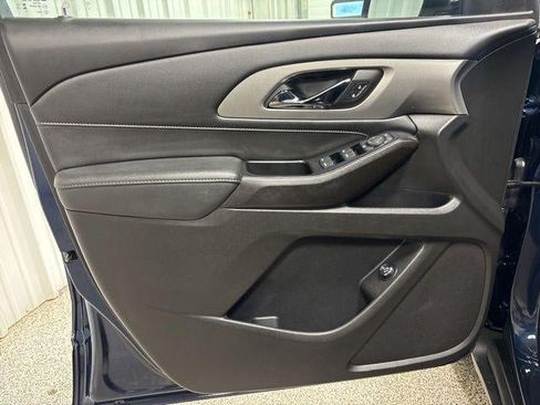 Used 2023 Chevrolet Traverse LT FWD image 13
