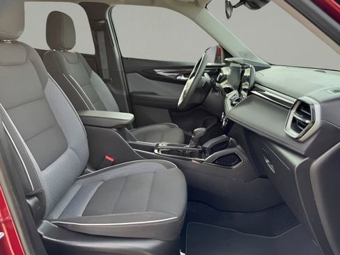 Used 2025 Chevrolet TrailBlazer LT image 13