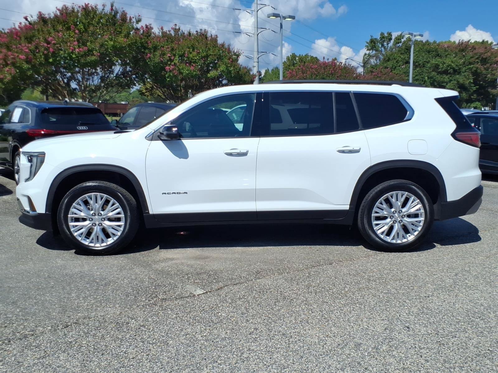 Used 2026 GMC Acadia Elevation w/ Elevation Premium Package AWD/4WD image 3