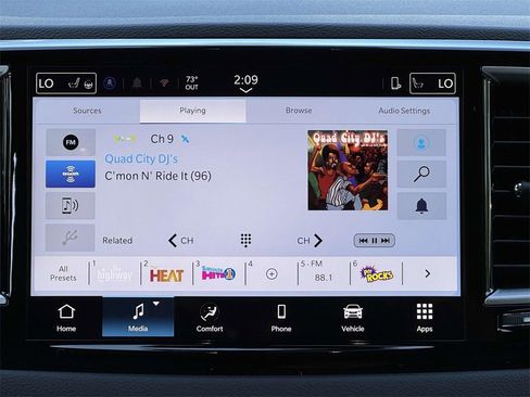 New 2026 Chrysler Voyager LX image 3