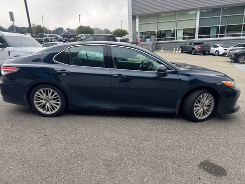 Used 2019 Toyota Camry XLE FWD image 7