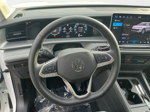 Certified 2025 Volkswagen Tiguan S image 13