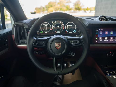 New 2026 Porsche Cayenne S image 13