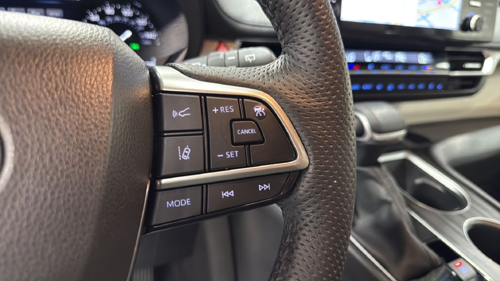 Used 2023 Toyota Sienna Limited AWD/4WD image 27