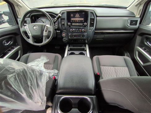 Used 2024 Nissan Titan SV w/ SV Convenience Package image 15