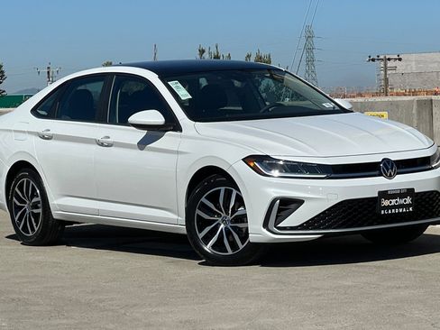New 2026 Volkswagen Jetta SE image 2