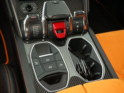 Used 2021 Lamborghini Urus image 17