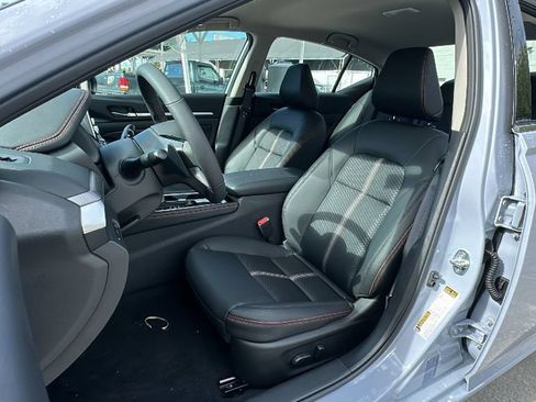 Used 2025 Nissan Altima 2.5 SR FWD image 28