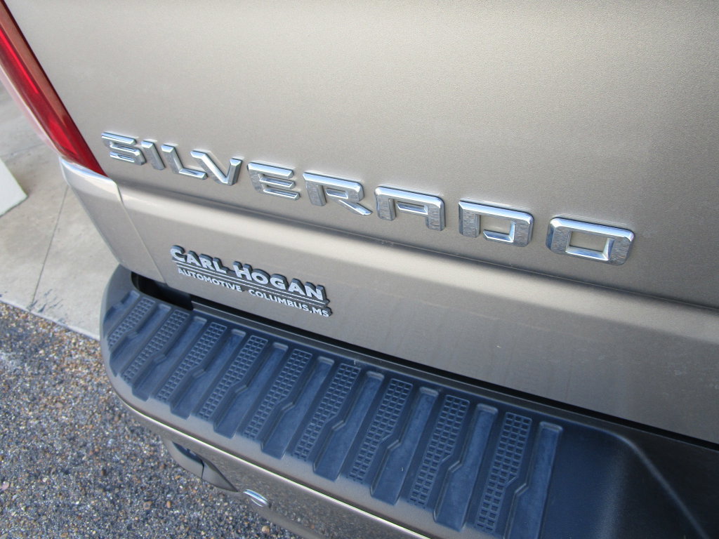 Used 2023 Chevrolet Silverado 1500 High Country w/ High Country Premium Package AWD/4WD image 16