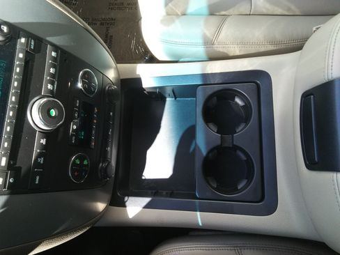 Used 2010 GMC Yukon SLT w/ SLT Chrome Package AWD/4WD image 17