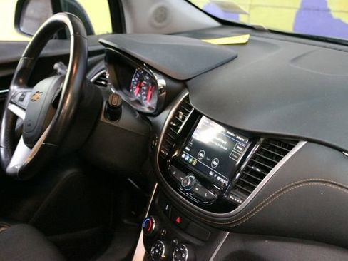 Used 2019 Chevrolet Trax LT w/ LT Convenience Package AWD/4WD image 10