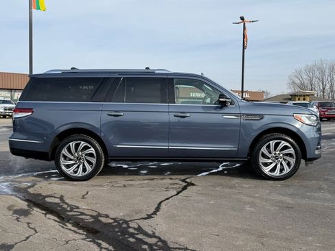 Used 2023 Lincoln Navigator L Reserve w/ Equipment Group 201A image 9