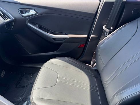 Used 2014 Ford Focus Titanium FWD image 21