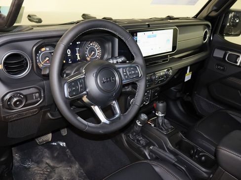 New 2026 Jeep Wrangler Sahara w/ Technology Group image 28