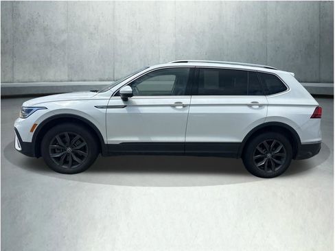 Used 2023 Volkswagen Tiguan SE FWD image 2
