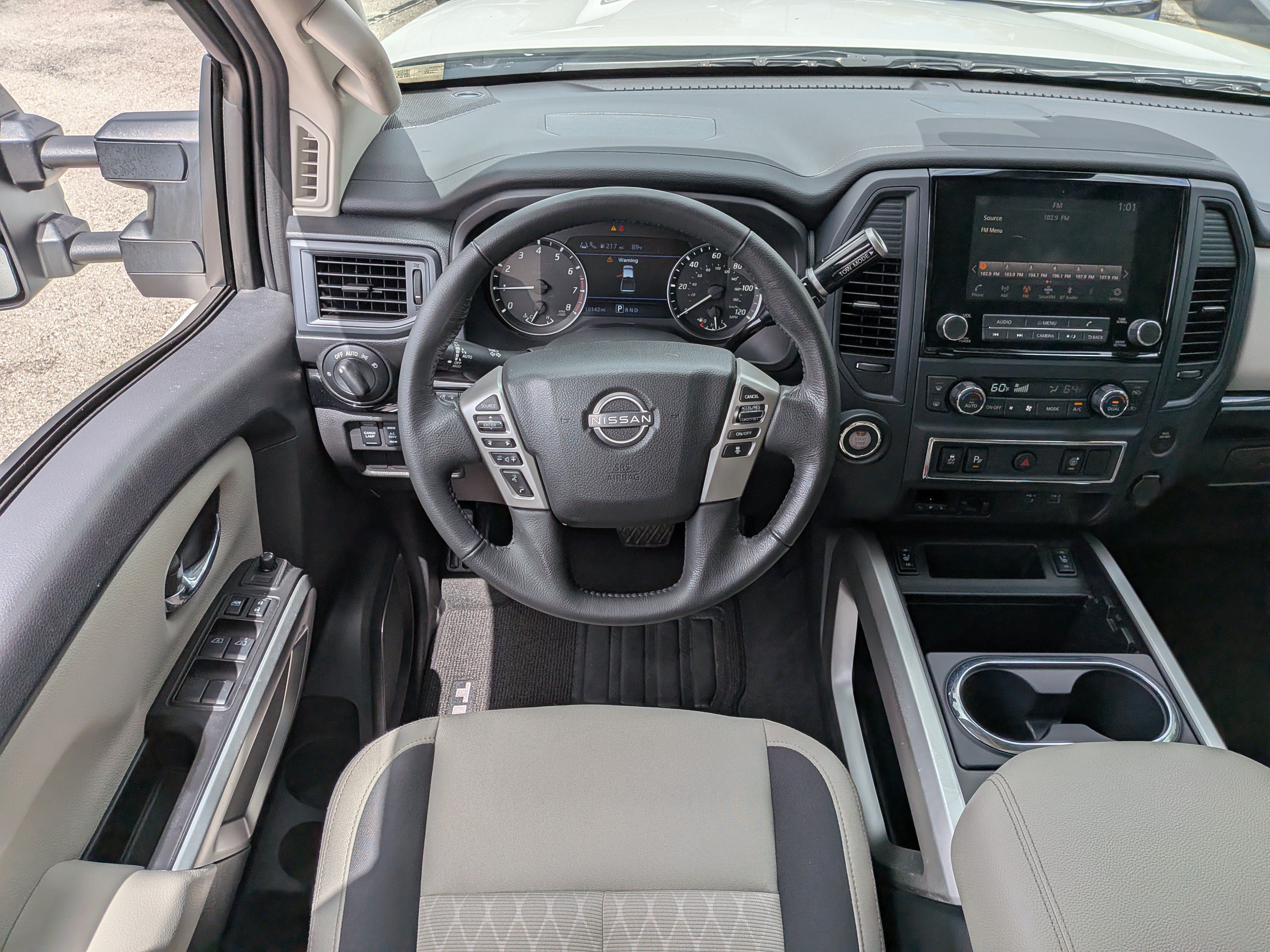 Used 2024 Nissan Titan SV w/ SV Convenience Package RWD image 17