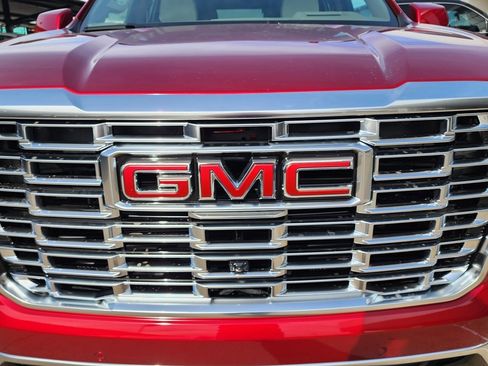 New 2026 GMC Yukon Denali w/ Denali Reserve Package image 8