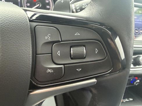 Used 2023 Buick Enclave Essence w/ Experience Buick Package image 9