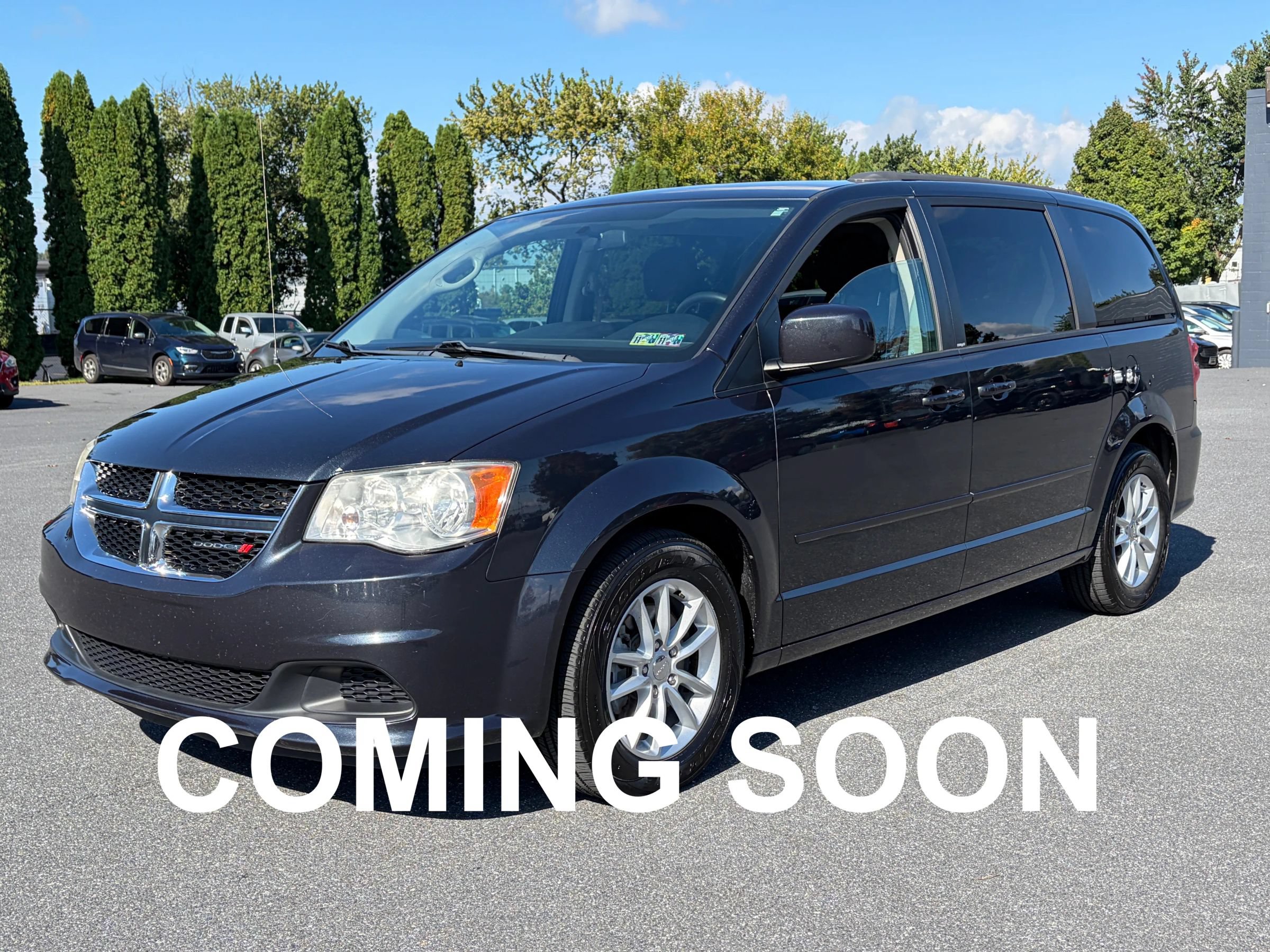 Used 2013 Dodge Grand Caravan SXT w/ Rear Park Assist Pkg FWD image 1