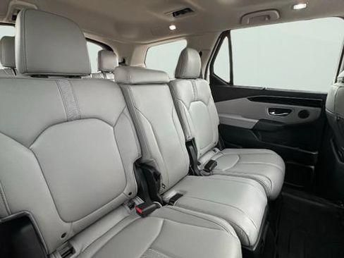 Used 2025 Honda Pilot Touring image 26