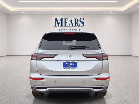 Used 2025 Mitsubishi Outlander SE FWD image 4