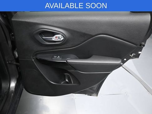 Used 2021 Jeep Cherokee Latitude Plus AWD/4WD image 32