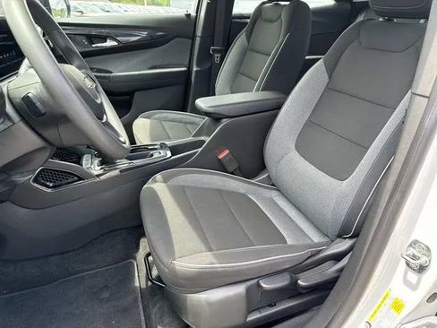 Used 2024 Chevrolet TrailBlazer LS FWD image 30