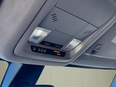 Used 2023 GMC Acadia SLE w/ Driver Convenience Package image 27